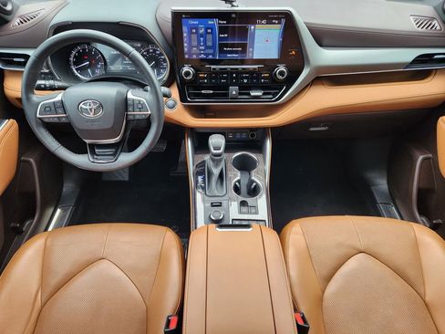 Used 2022 Toyota Highlander Platinum image 25
