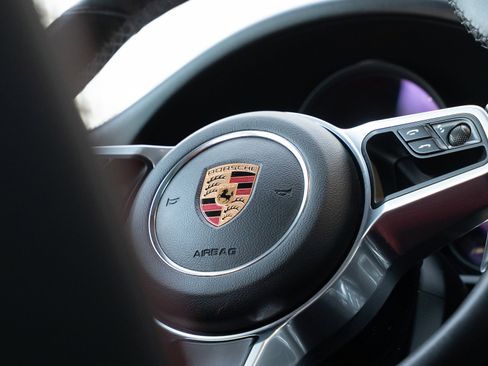 Used 2018 Porsche Macan image 11