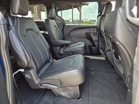 Used 2026 Chrysler Pacifica Select FWD image 19