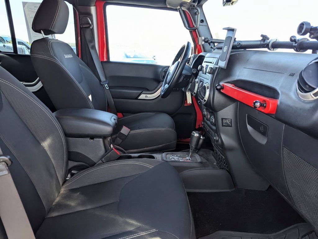 Used 2017 Jeep Wrangler Unlimited Sahara w/ Max Tow Package AWD/4WD image 35