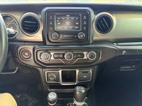Used 2018 Jeep Wrangler Unlimited Sport AWD/4WD image 17