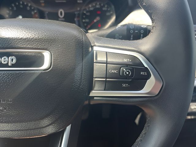 Used 2023 Jeep Compass Latitude AWD/4WD image 19