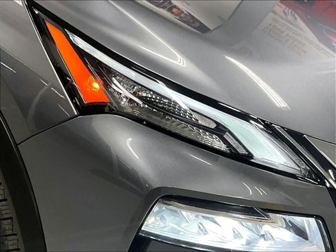 Used 2023 Nissan Rogue SV w/ SV Premium B Package image 32