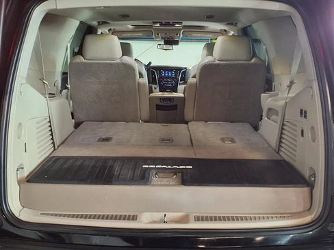 Used 2019 Cadillac Escalade Luxury AWD/4WD image 7
