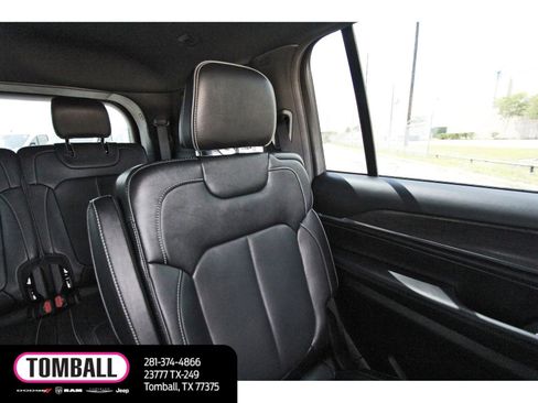 Used 2023 Jeep Grand Cherokee L Overland RWD image 12