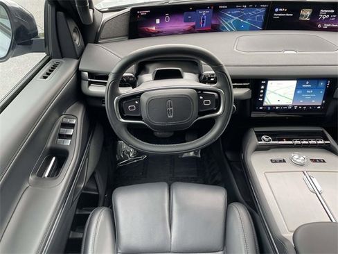 Used 2025 Lincoln Navigator Reserve w/ Jet Appearance Package image 10