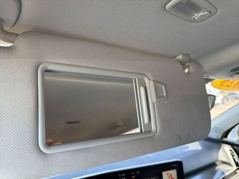 Used 2025 Kia Sorento S image 33