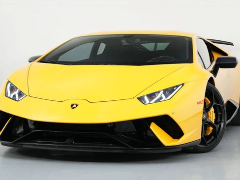Used 2018 Lamborghini Huracan Performante image 3
