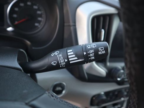 Used 2024 GMC Terrain SLT image 17