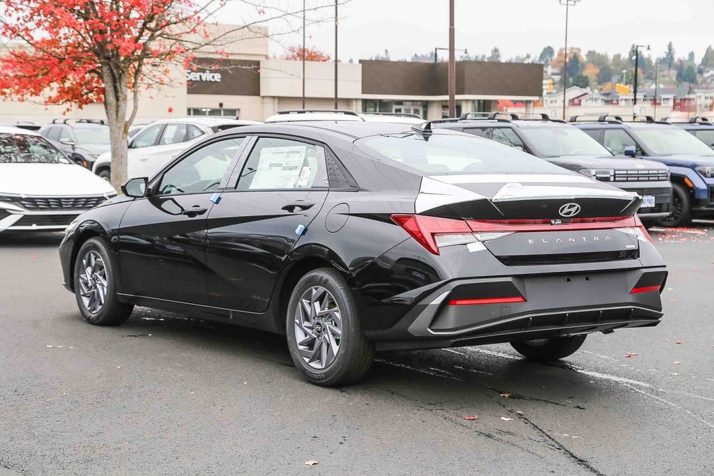 New 2026 Hyundai Elantra Hybrid w/ Cargo Package FWD image 7