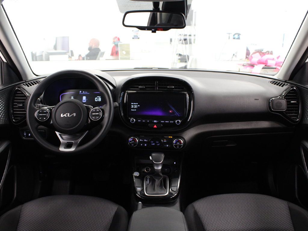 Used 2023 Kia Soul S FWD image 18
