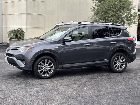 Used 2016 Toyota RAV4 Limited image 9