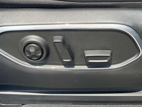 Used 2024 Jeep Wagoneer L Series II RWD image 40