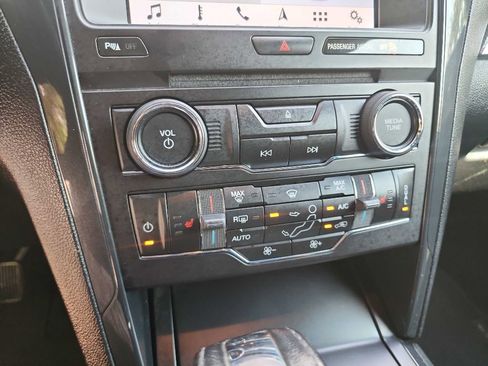 Used 2018 Ford Explorer XLT w/ Equipment Group 202A image 26