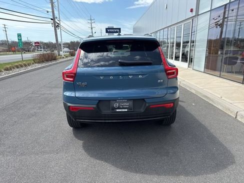Certified 2025 Volvo XC40 B5 Plus AWD/4WD image 4