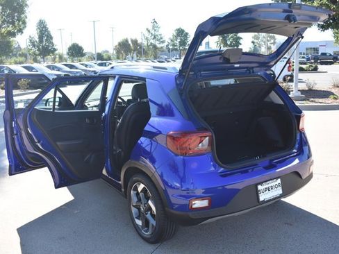 Used 2024 Hyundai Venue Limited image 14