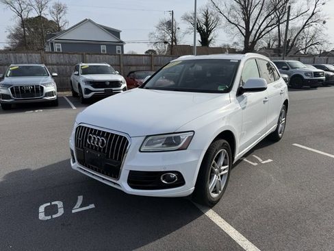 Used 2017 Audi Q5 2.0T Premium Plus w/ Technology Package image 2