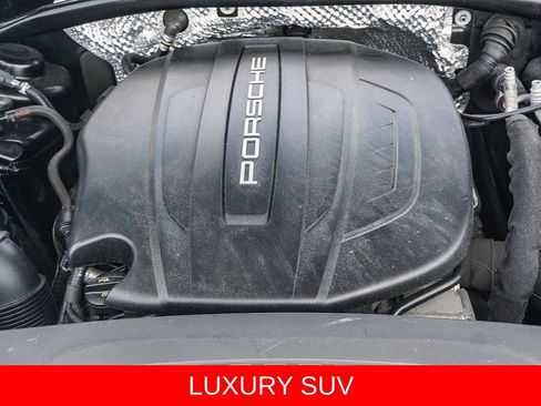 Used 2018 Porsche Macan AWD/4WD image 25