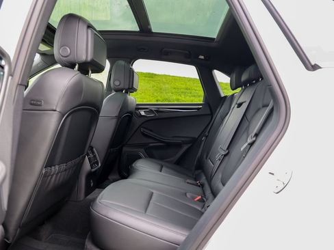 Certified 2026 Porsche Macan AWD/4WD image 39