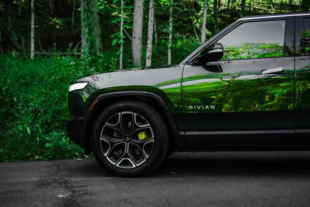 Used 2024 Rivian R1S Adventure Quad AWD/4WD image 4