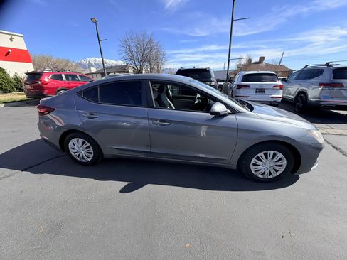 Used 2019 Hyundai Elantra SE w/ Cargo Package image 3