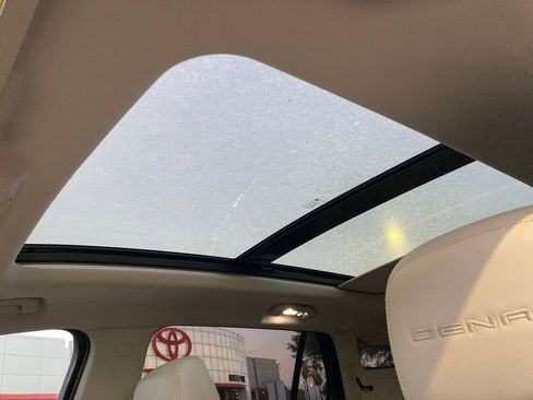 Used 2022 GMC Terrain Denali w/ Denali Premium Package image 12