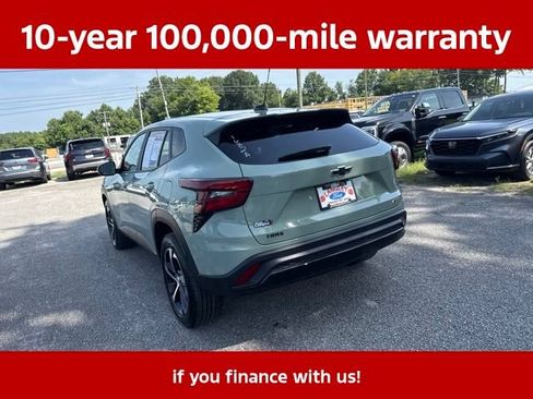 Used 2024 Chevrolet Trax RS w/ Sunroof Package FWD image 28