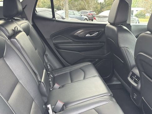 Used 2024 GMC Terrain SLT image 8