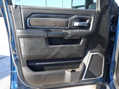 Used 2024 RAM 2500 Laramie w/ Sport Appearance Package image 18