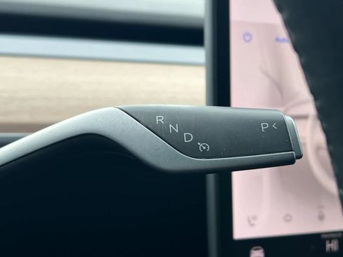 Used 2022 Tesla Model Y Performance image 23