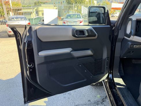 Used 2022 Ford Bronco Wildtrak image 8