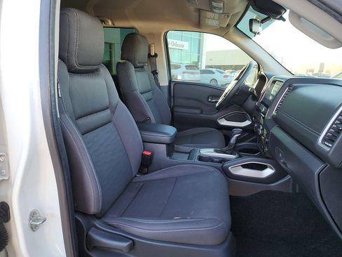 Used 2022 Nissan Frontier SV w/ Technology Package image 15