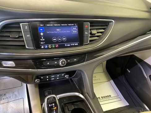 Used 2021 Buick Enclave Essence w/ Sound and Sites Package AWD/4WD image 15