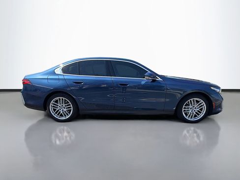 Used 2025 BMW 530i w/ M Sport Package image 3