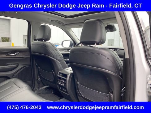 Used 2023 Jeep Grand Cherokee Limited w/ Trailer Tow Prep Group (B) AWD/4WD image 38