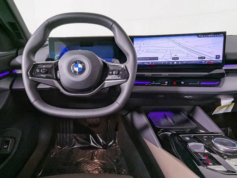 Used 2025 BMW 530i xDrive w/ Premium Package image 20