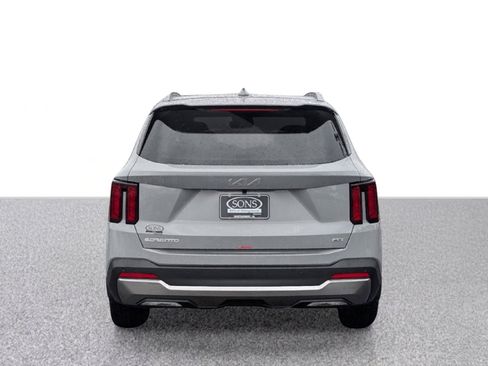 Used 2025 Kia Sorento S w/ Panoramic Sunroof Package image 6