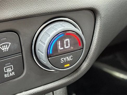 Used 2022 GMC Terrain SLE w/ Driver Convenience Package image 30