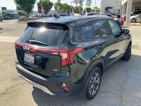 Used 2024 Kia Seltos LX AWD/4WD image 9