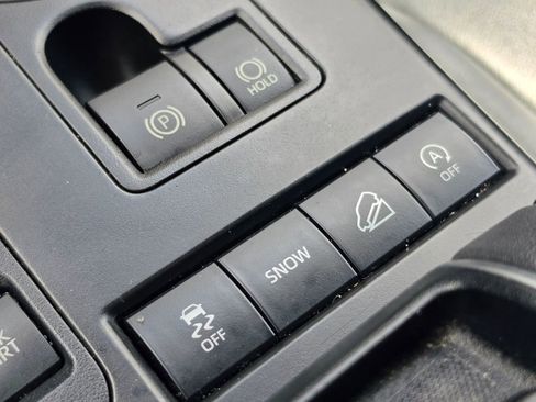 Used 2020 Toyota Highlander XLE AWD/4WD image 27
