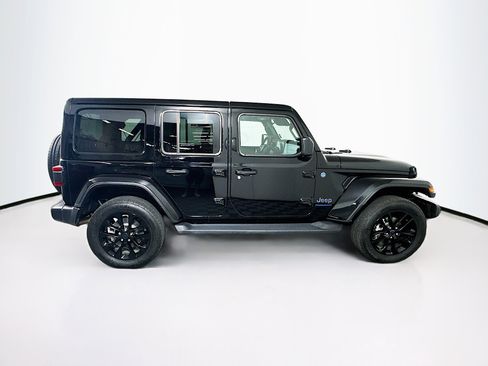 Used 2025 Jeep Wrangler Sahara image 10