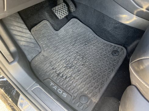 Used 2023 Volkswagen Taos SE w/ Panoramic Sunroof Package image 15