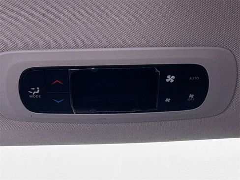 Used 2024 Chrysler Pacifica Touring-L image 22