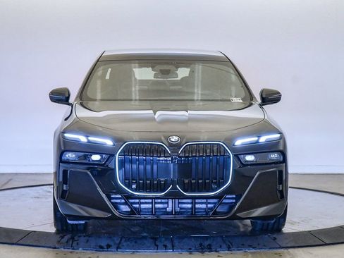 New 2026 BMW 750e xDrive image 7