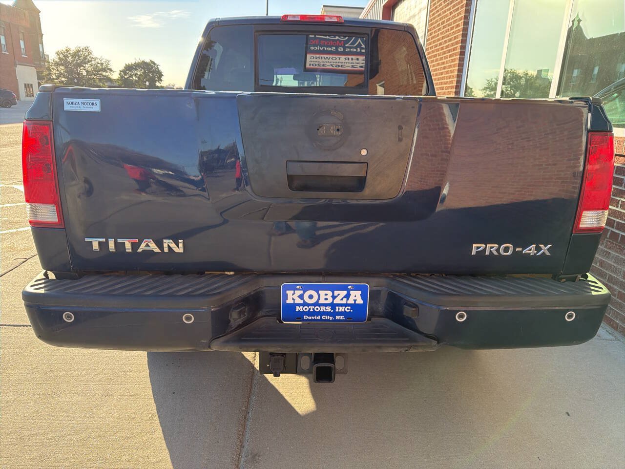 Used 2011 Nissan Titan PRO-4X AWD/4WD image 7