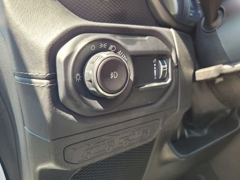 Used 2025 Jeep Wrangler Unlimited Rubicon AWD/4WD image 19