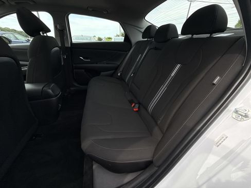 Certified 2025 Hyundai Elantra SEL FWD image 25