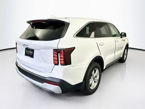 Used 2025 Kia Sorento LX FWD image 9