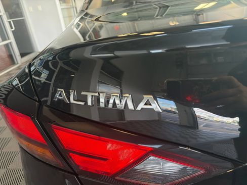 Used 2022 Nissan Altima 2.5 SV FWD image 8