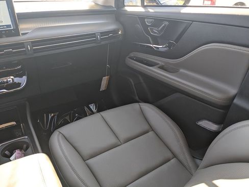 New 2025 Lincoln Corsair FWD w/ Equipment Group 101A image 18